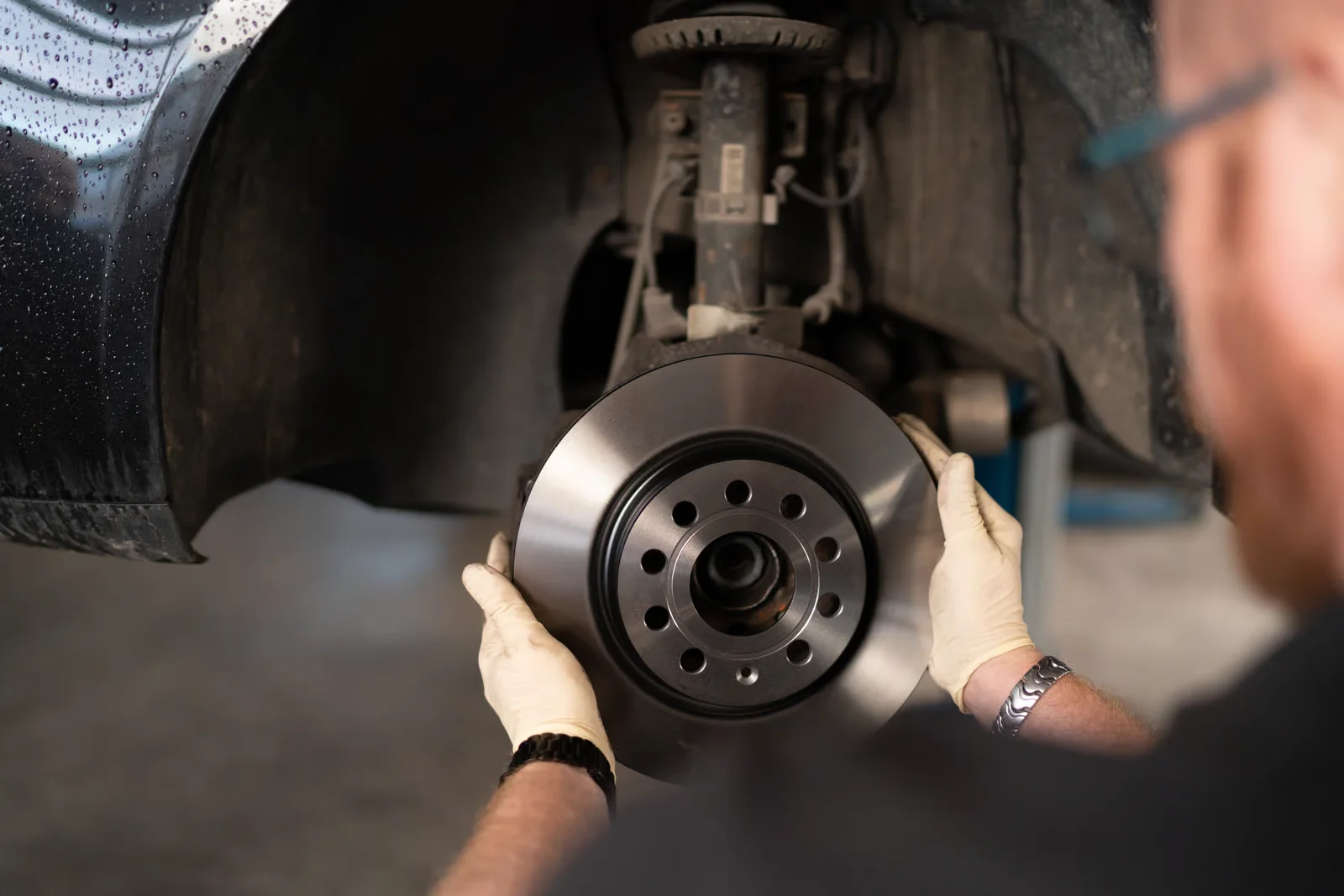 change of car brake discs at service station